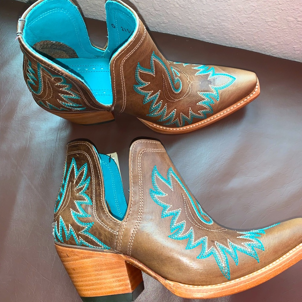 Size 6 Women’s Ariat Booties Southwestern Turquoise